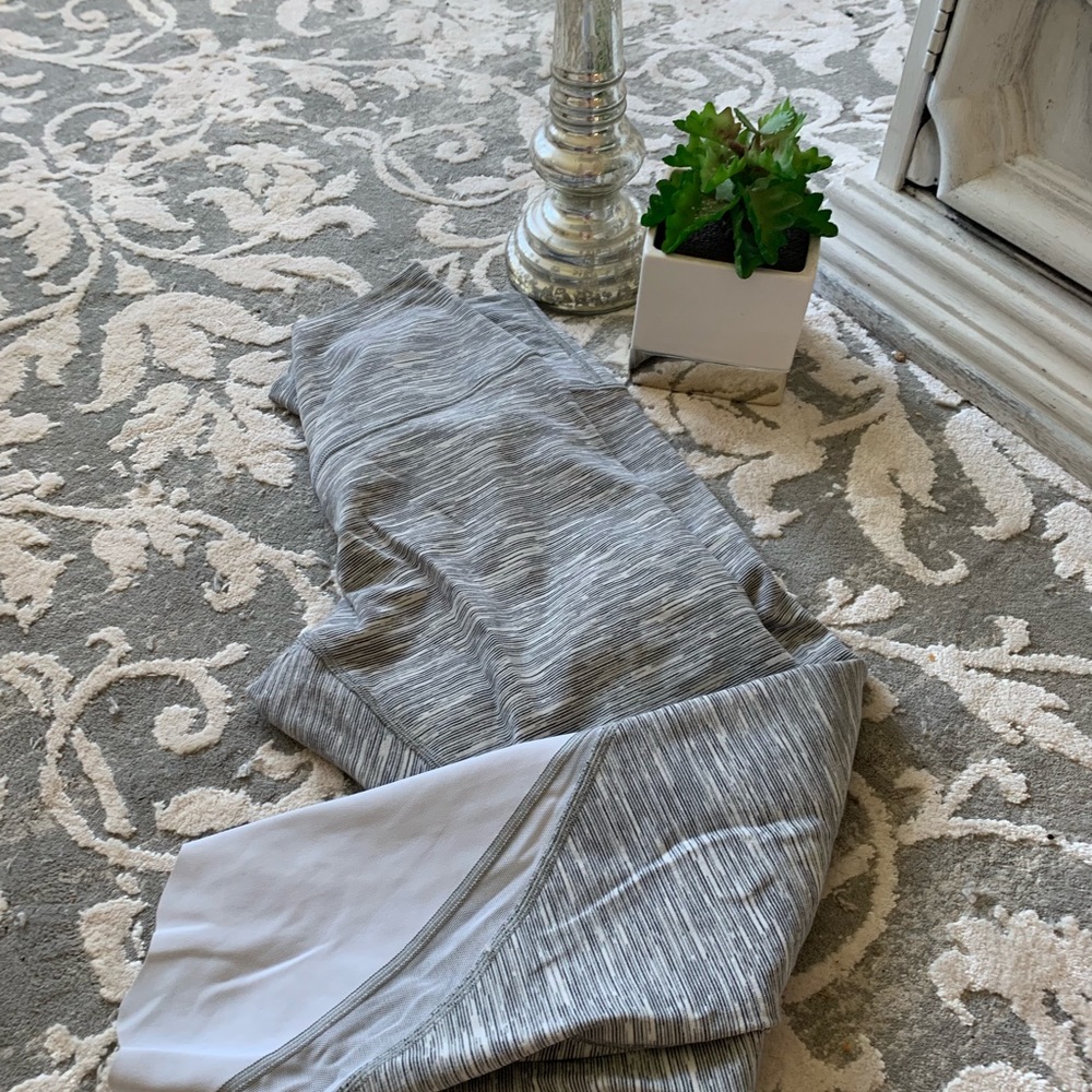 Lululemon scalloped Leggings/ crop 23”